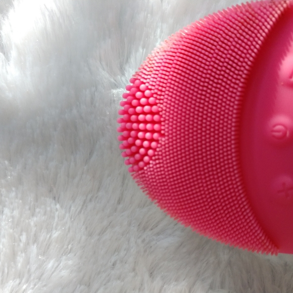 Facial cleansing brush - Picture 2 of 3